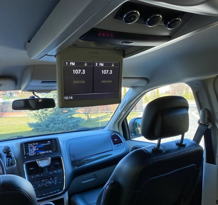 Chrysler Town &amp; Country cena 58000 przebieg: 217000, rok produkcji 2016 z Ciechanowiec małe 254